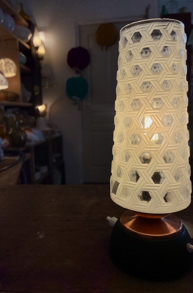 ID0129 - Lampe Vintage Hexagonale Années 70
