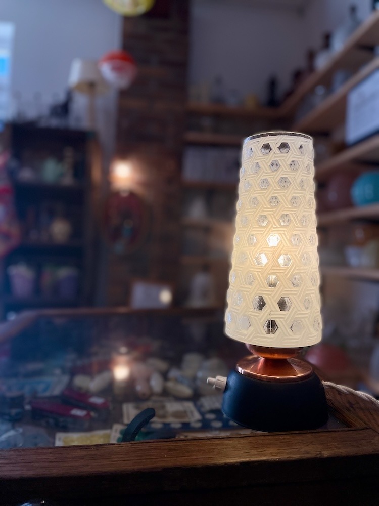 ID0129 - Lampe Vintage Hexagonale Années 70