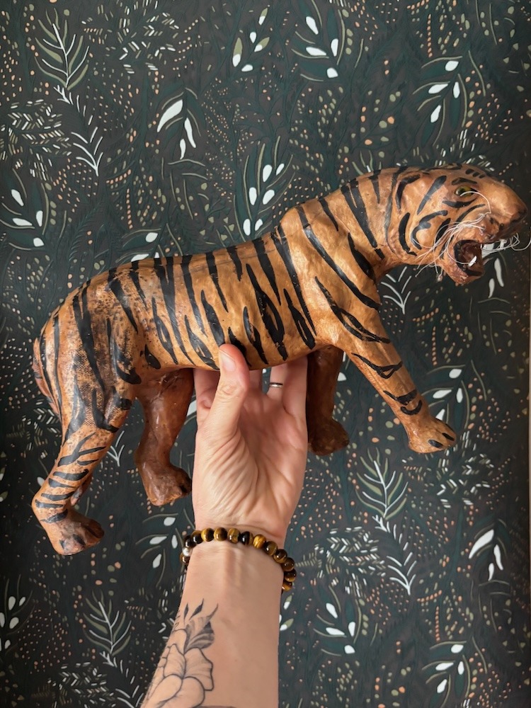 Sculpture tigre cuir vintage