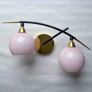 Applique murale à deux globes en opaline rose pâle