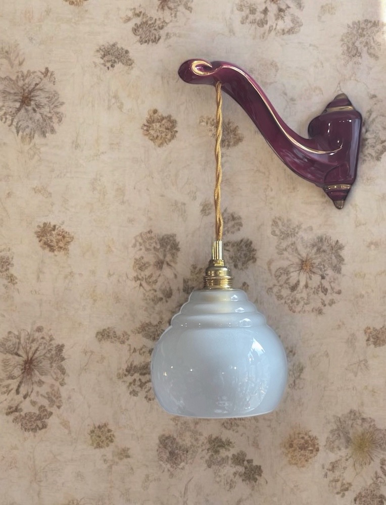 Applique murale en céramique et globe en verre sablé