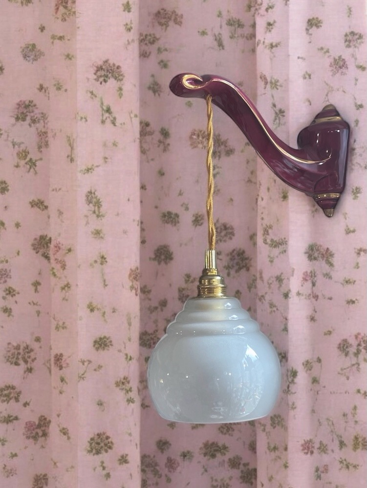 Applique murale en céramique et globe en verre sablé