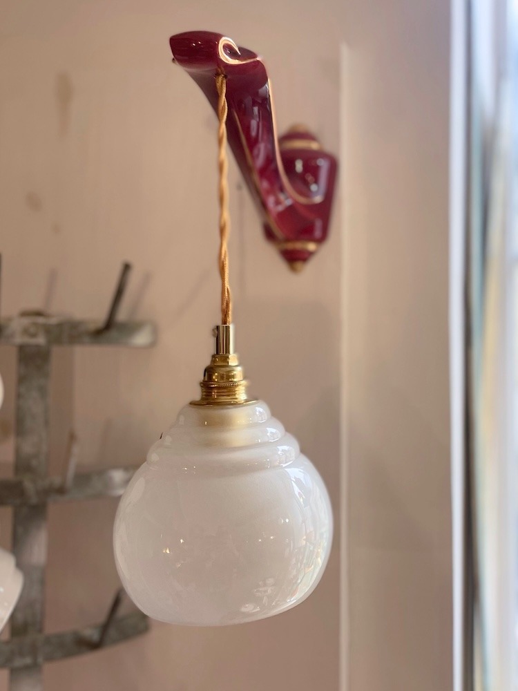 Applique murale en céramique et globe en verre sablé