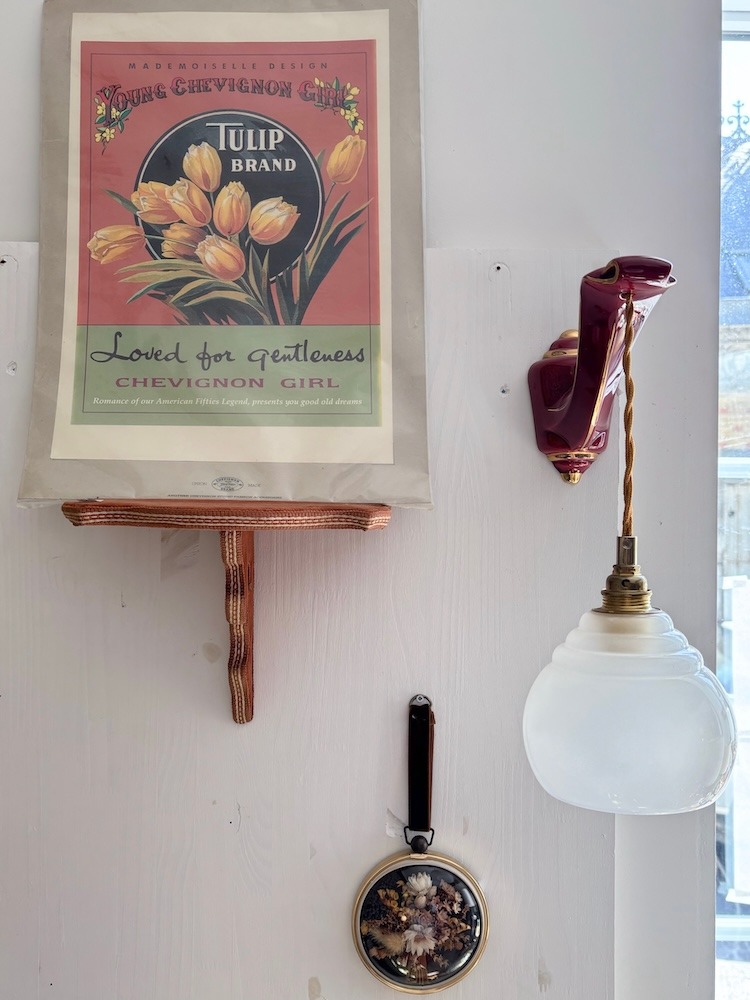 Applique murale en céramique et globe en verre sablé