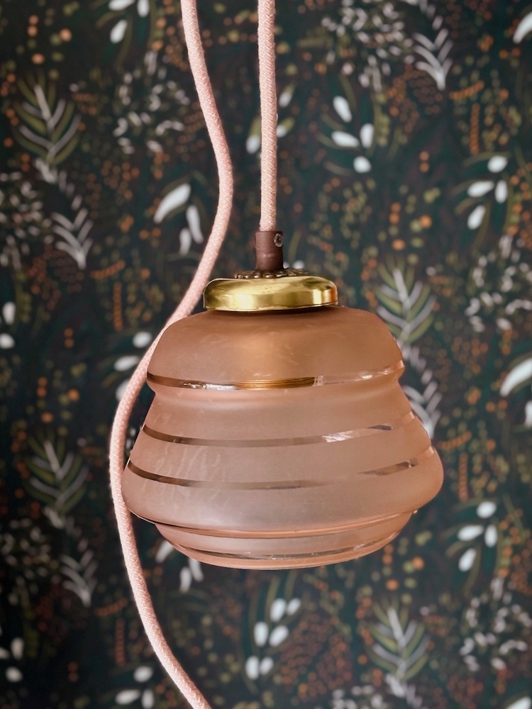 Baladeuse en verre rose