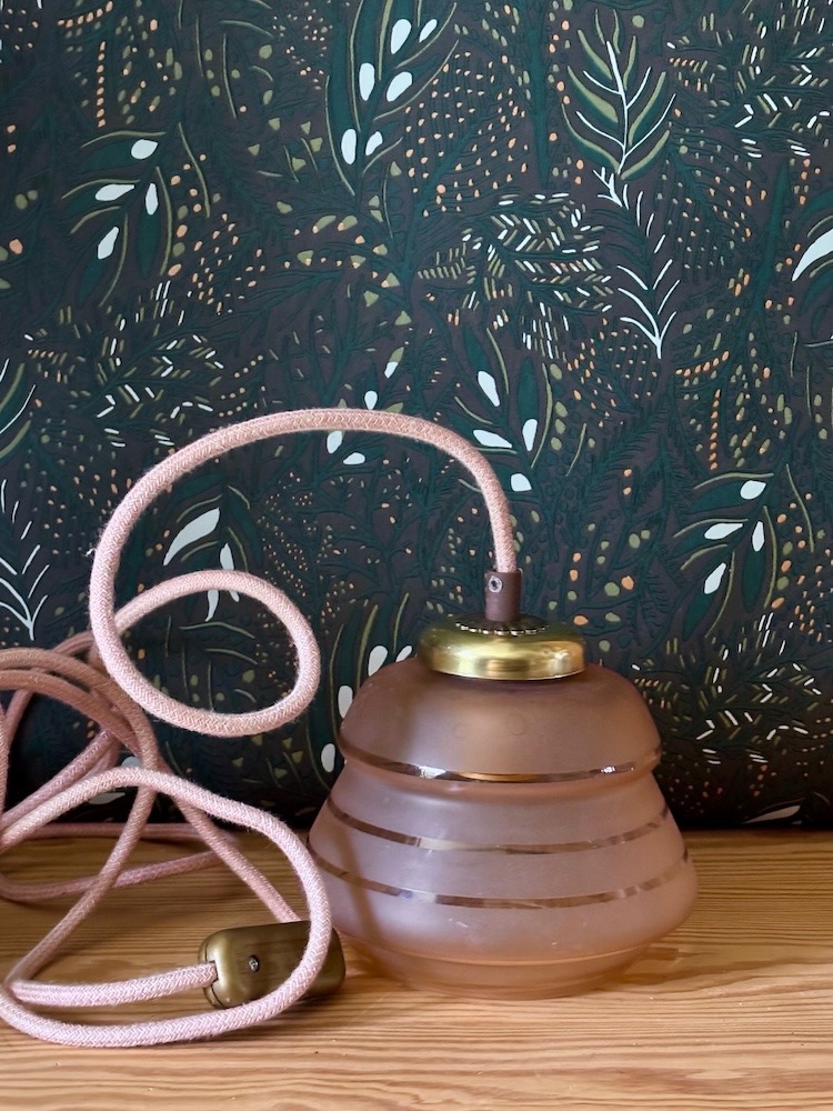 Baladeuse en verre rose