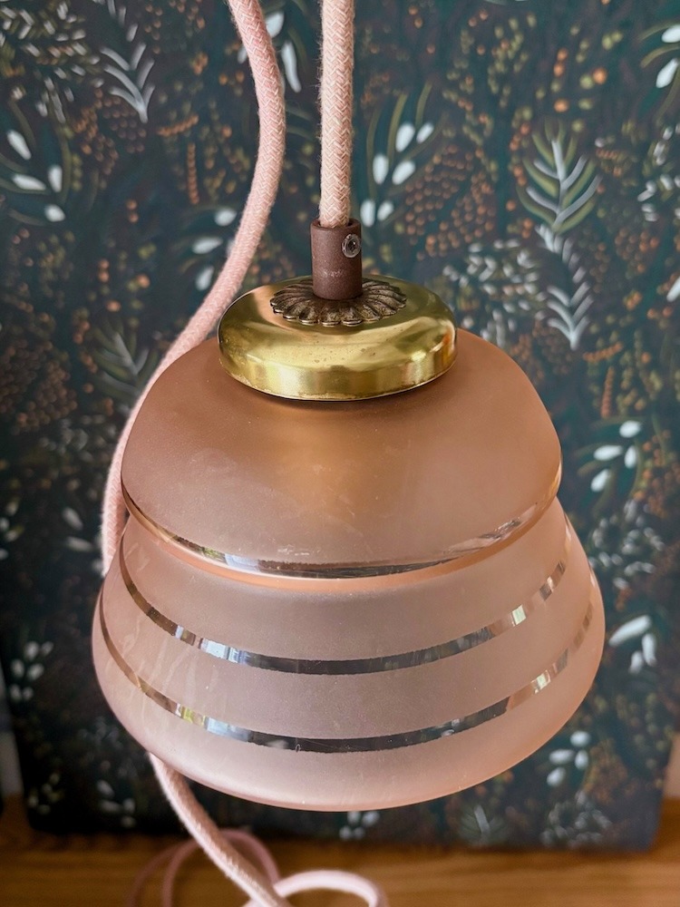 Baladeuse en verre rose