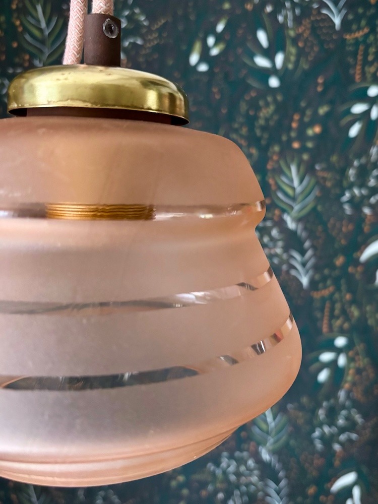 Baladeuse en verre rose