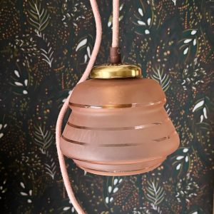 Baladeuse en verre rose