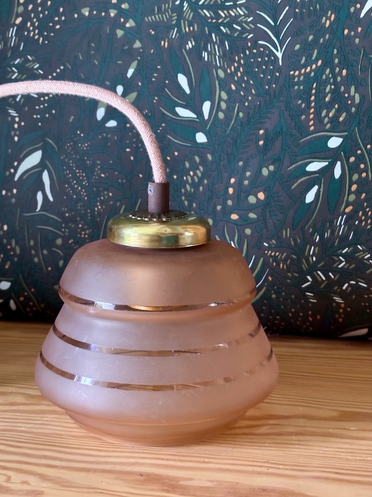 Baladeuse en verre rose