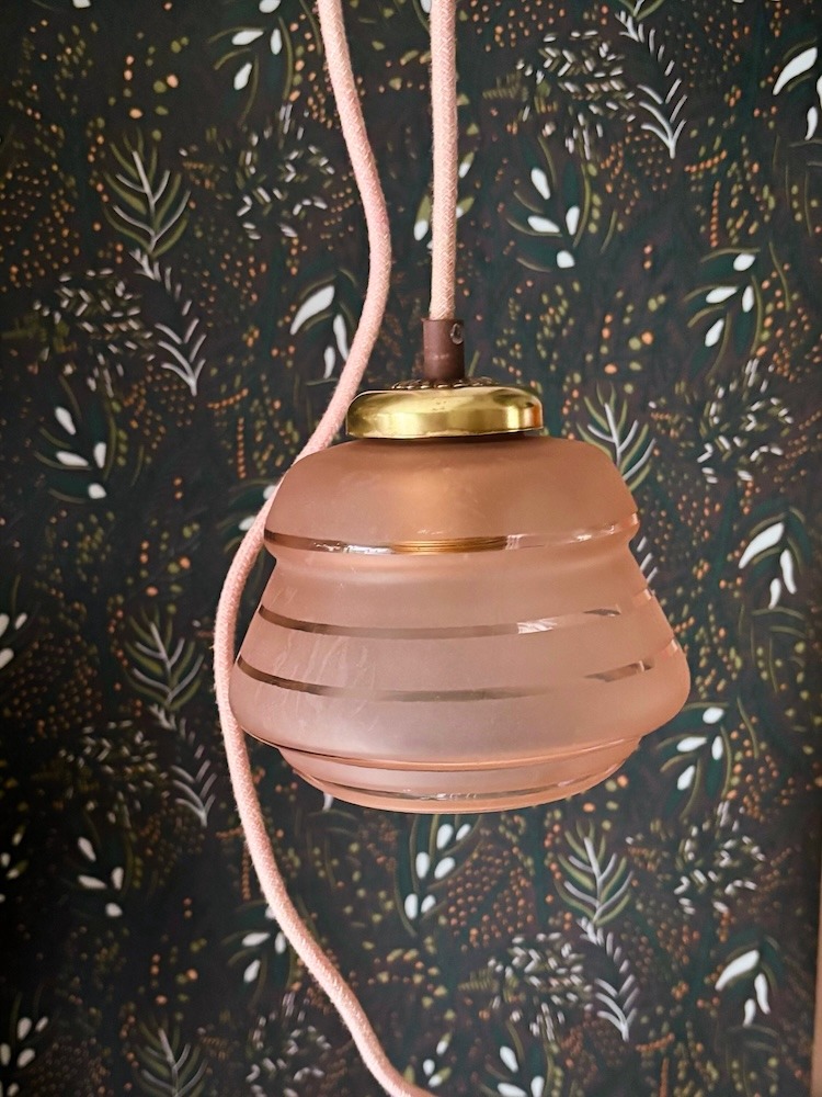 Baladeuse en verre rose