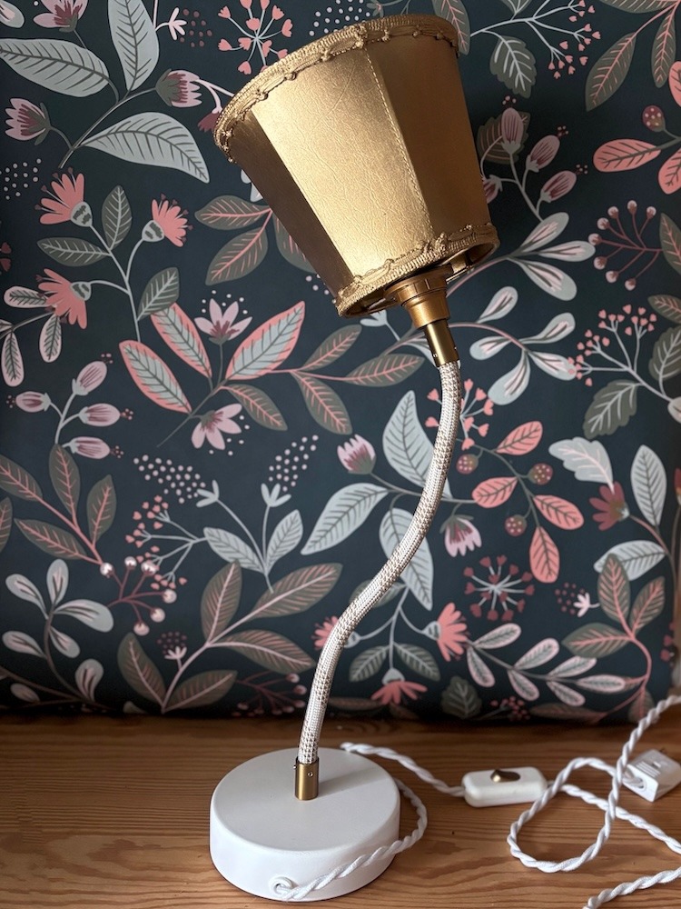 Lampe à poser flexible abat-jour doré