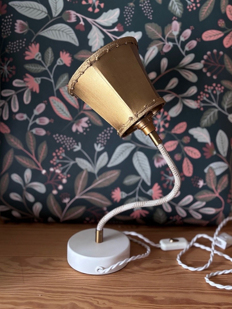 Lampe à poser flexible abat-jour doré