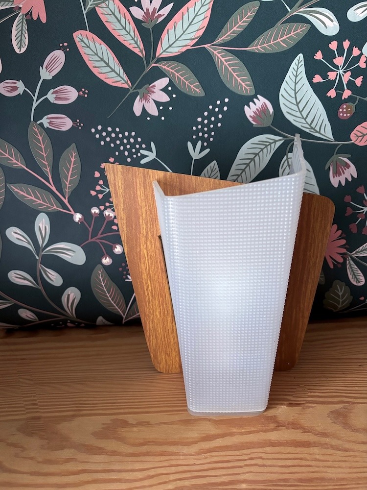Petite applique vintage en plastique blanc
