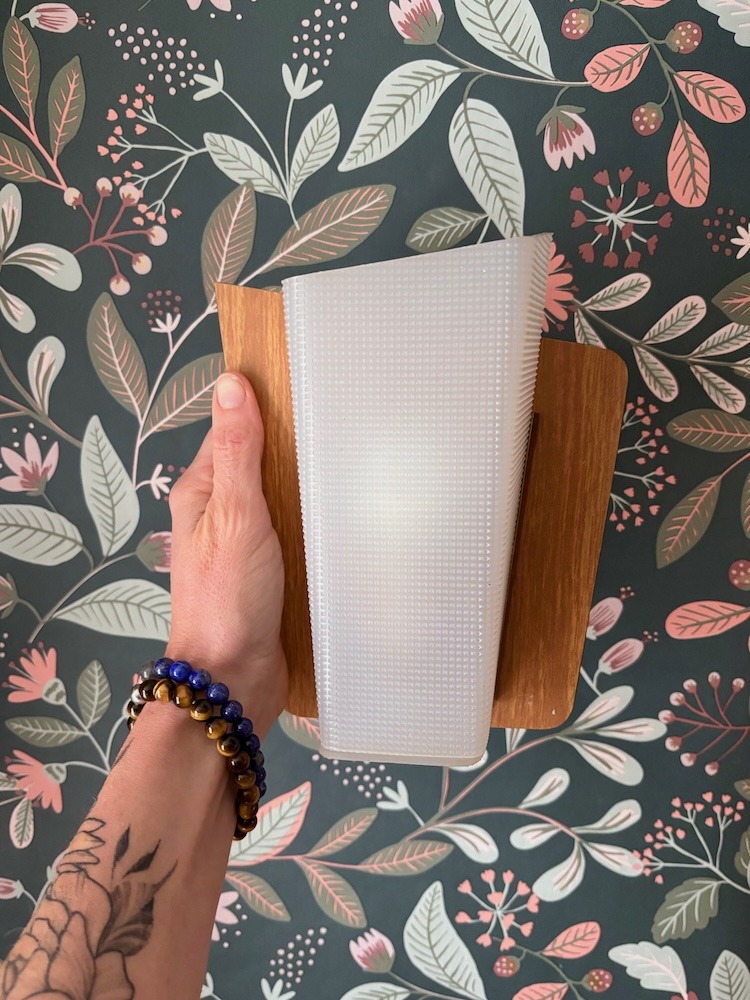 Petite applique vintage en plastique blanc