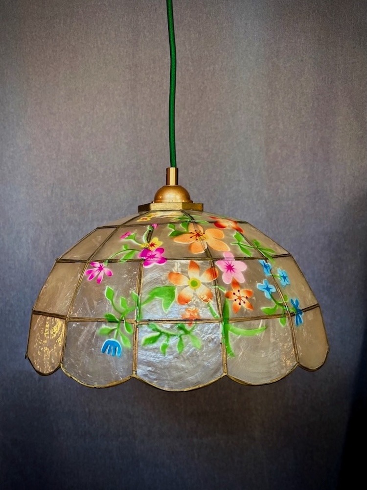 Suspension vintage en nacre et céramique rose