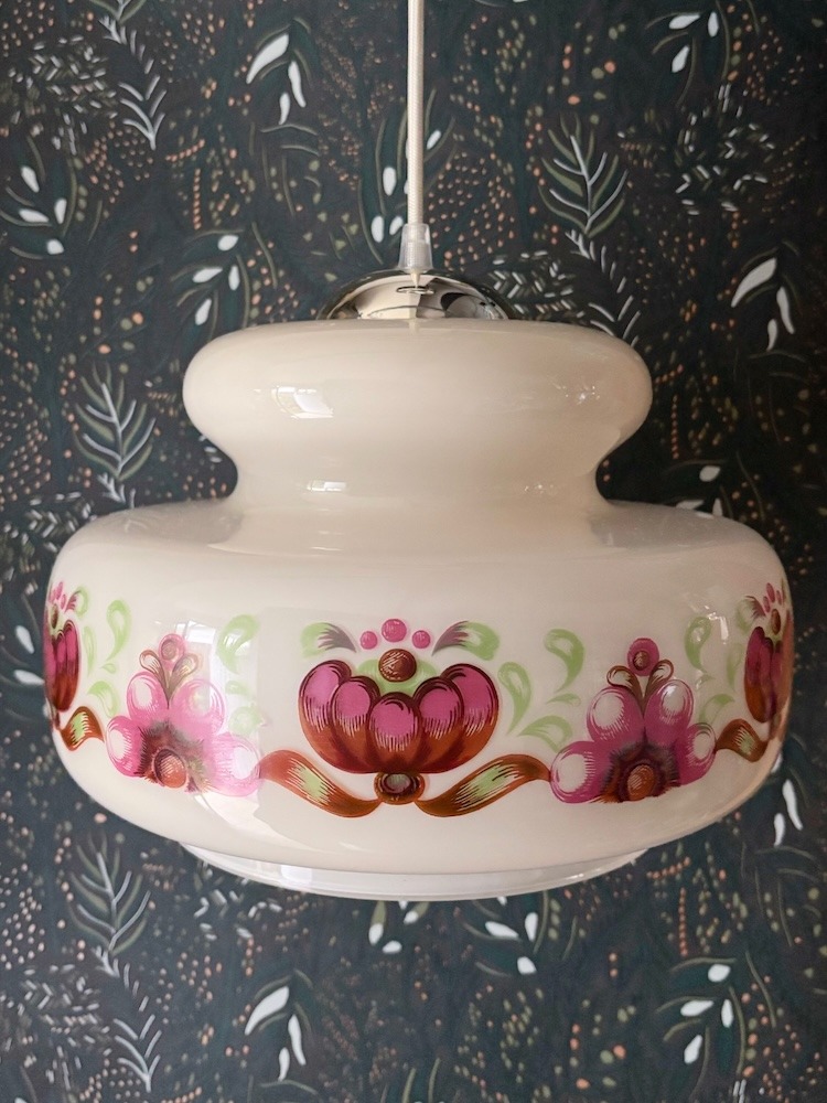 Suspension vintage en opaline à fleurs roses