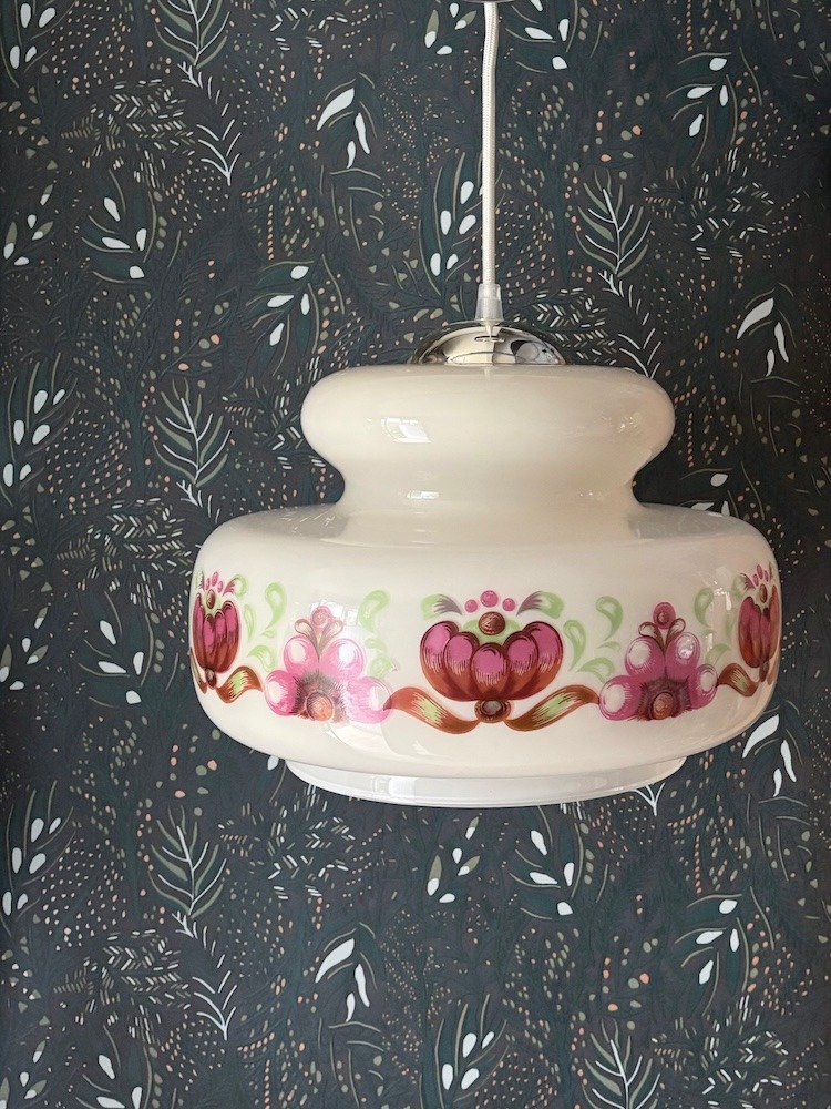 Suspension vintage en opaline à fleurs roses