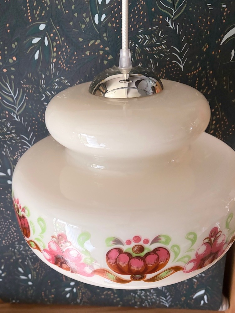 Suspension vintage en opaline à fleurs roses